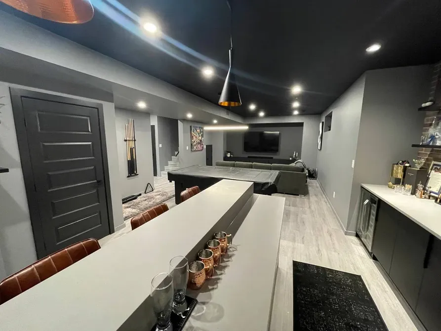 photo of the rec room and bar in the Hofsted basement, designed and built by KMA Building in Winnipeg, MB
